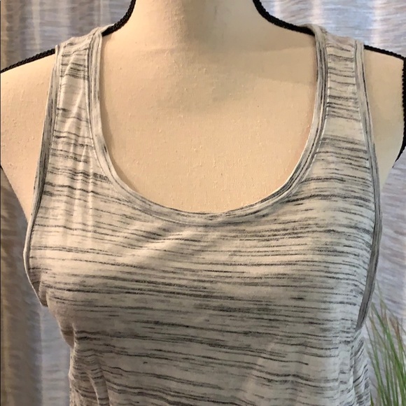 Gap Tank Top - Picture 2 of 4